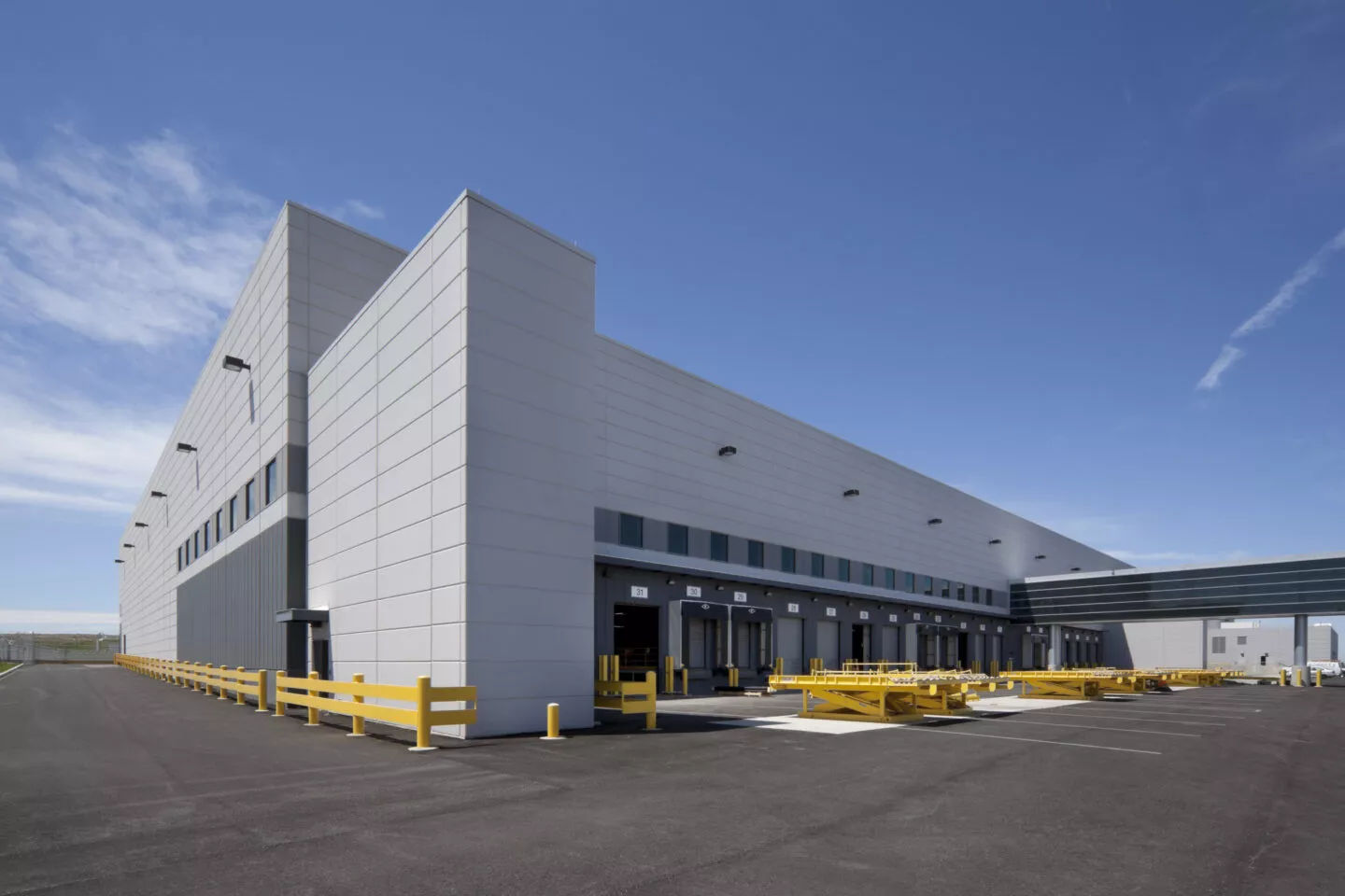 Aircraft maintenance building at SCB's FedEx Cargo Facility ORD. Architecture. Aviation. Office.